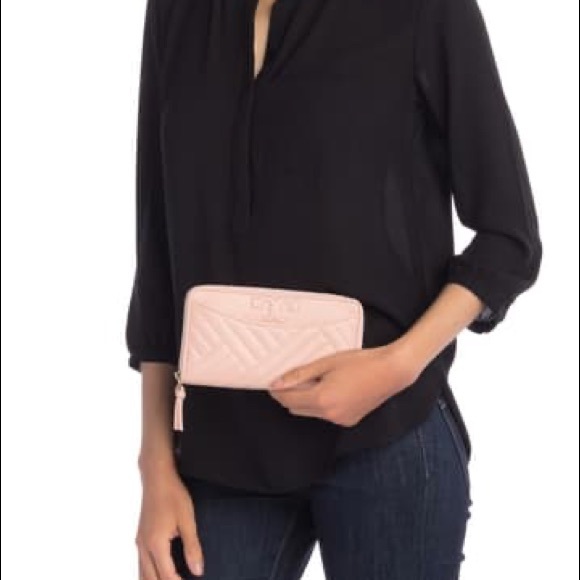 Tory Burch Alexa Quilted Leather Wallet - Picture 2 of 11